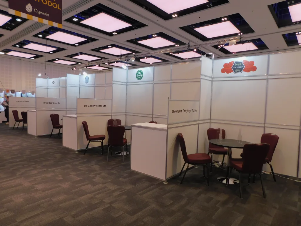 Shell scheme exhibition stand